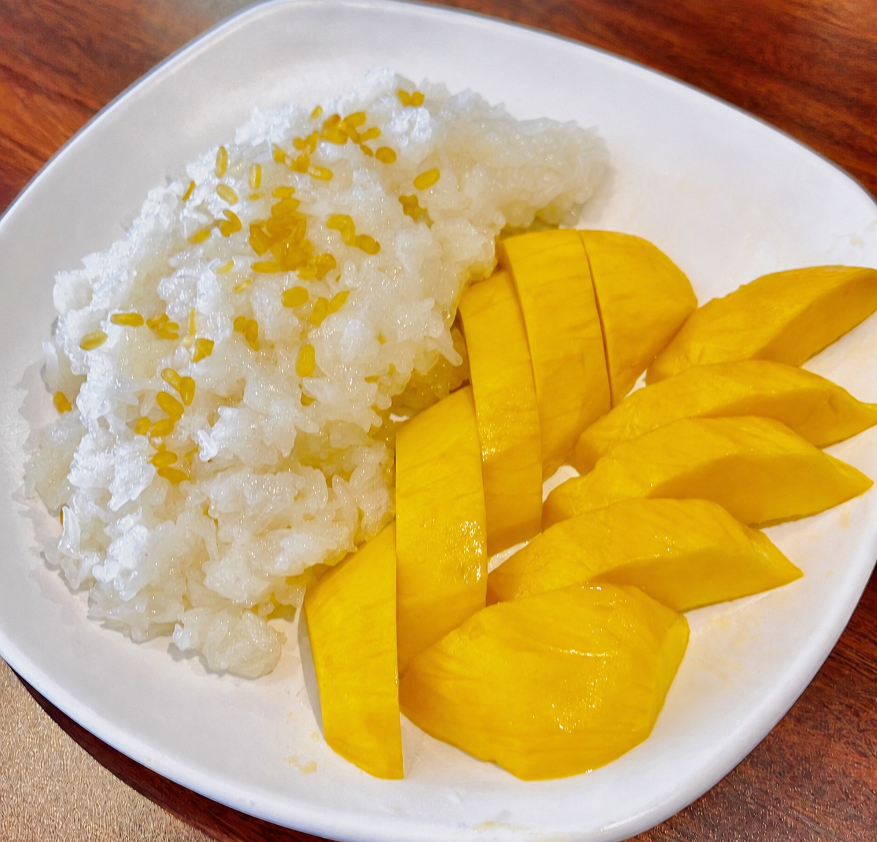 Mango sticky rice with mango and sweet coconut cream